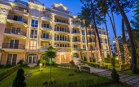 Venera & Anastasia Palace Apartments